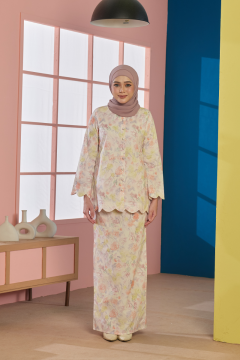 KURUNG FLEUR - LILY IN PEACH