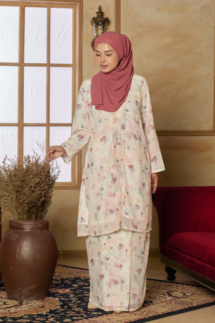 KEBARUNG KESUMA - HANUM IN PEACH