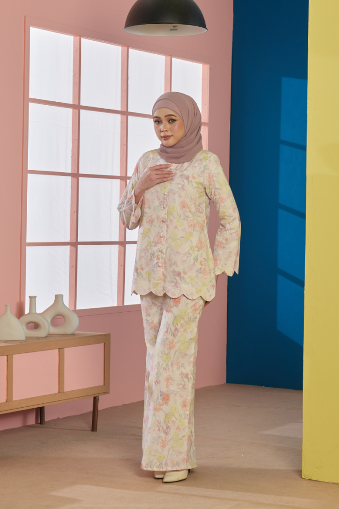 KURUNG FLEUR - LILY IN PEACH