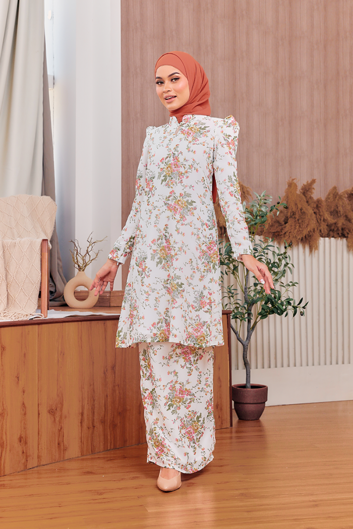 KURUNG FLORENCE - IRIS IN WHITE