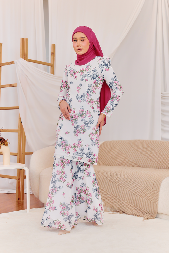 KURUNG MODISH - SARA IN WHITE