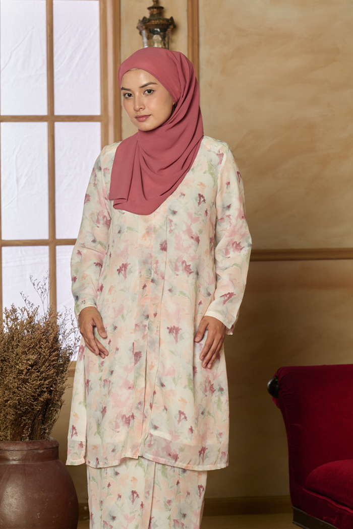 KEBARUNG KESUMA - HANUM IN PEACH