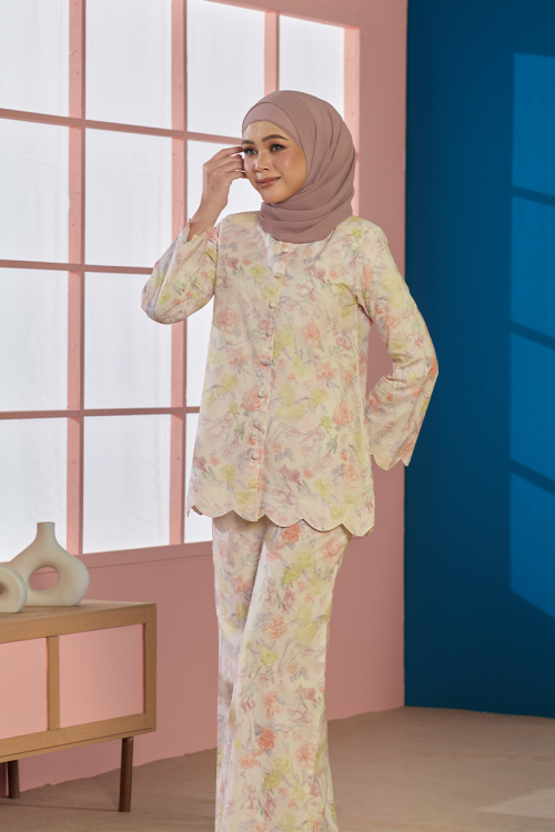 KURUNG FLEUR - LILY IN PEACH