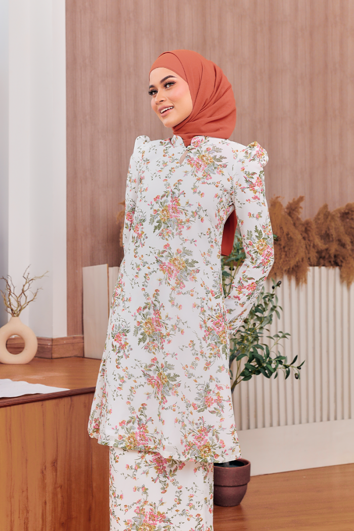 KURUNG FLORENCE - IRIS IN WHITE