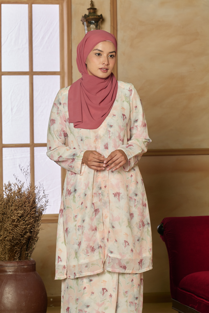 KEBARUNG KESUMA - HANUM IN PEACH