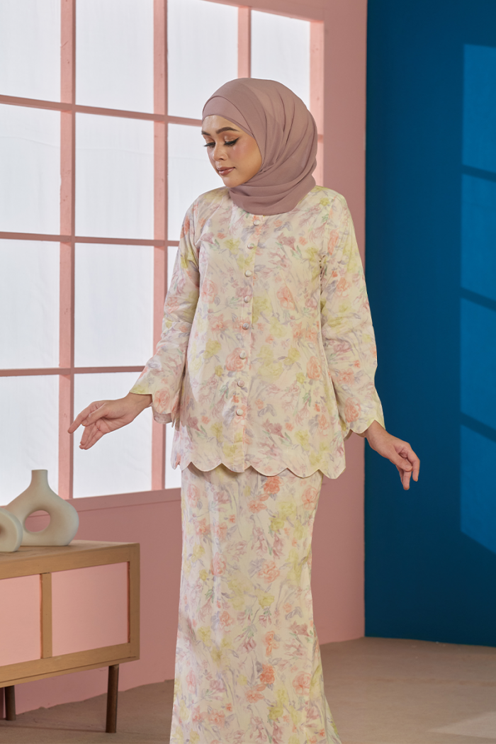 KURUNG FLEUR - LILY IN PEACH