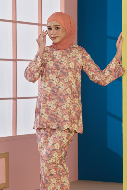 KURUNG FLEUR - POPPY IN RED BRICK