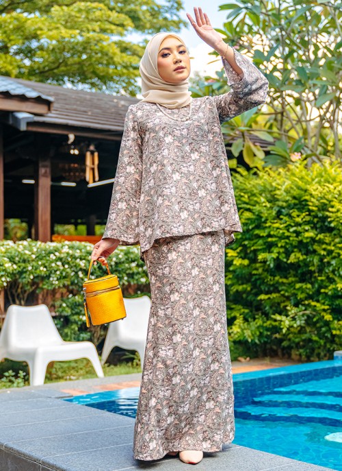 KURUNG HAURA - BRIANNA